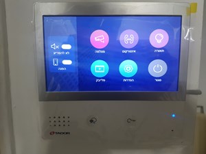 מסך לאינטרקום wifibלחיבור לאפליקציה